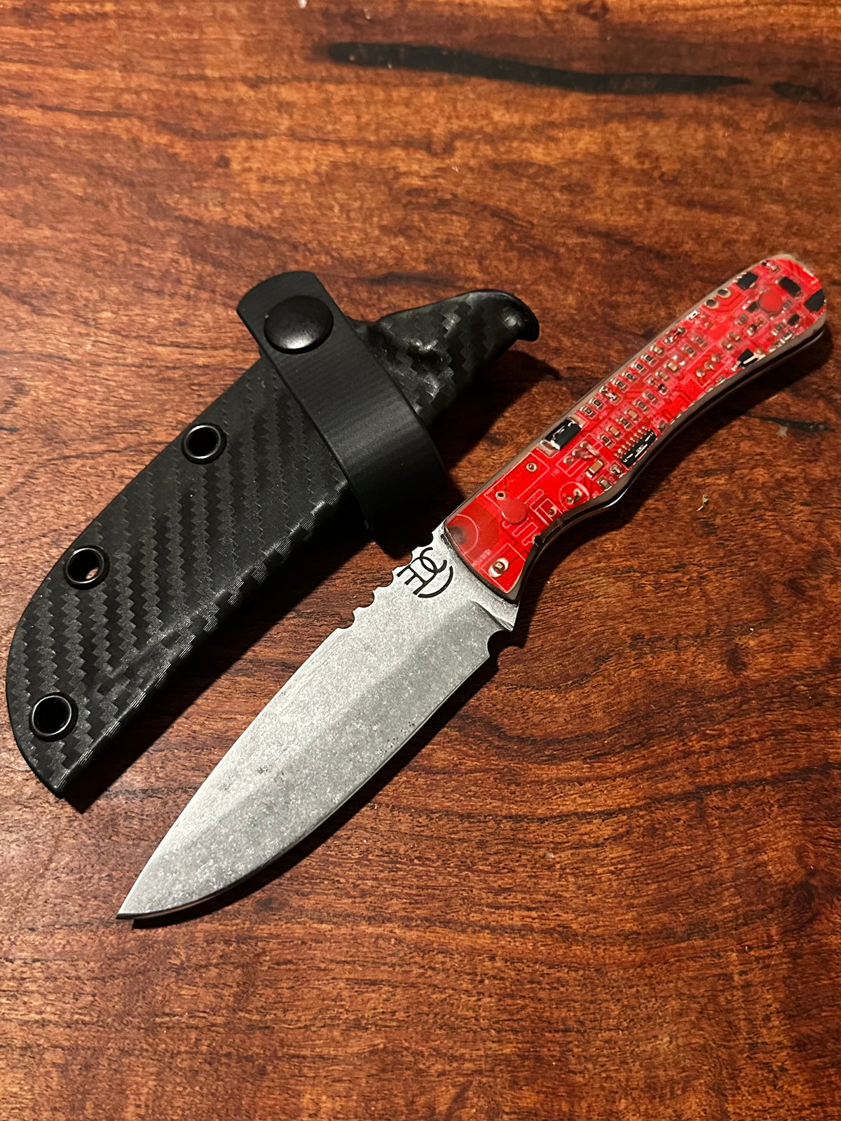 RockinEDC El Cazador – 80CrV2 Stonewashed Fixed Blade Red Circuit Board & Resin