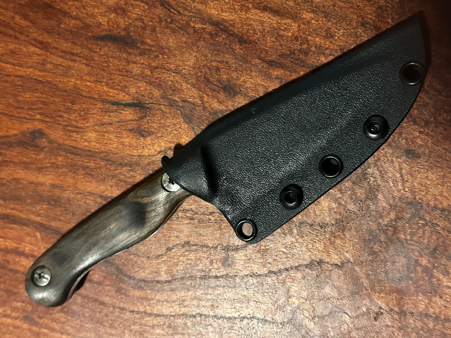 Bracero Fixed Blade Hunting Knife – 8Cr13MoV Steel w/ Claro Walnut Handle & Leather Sheath