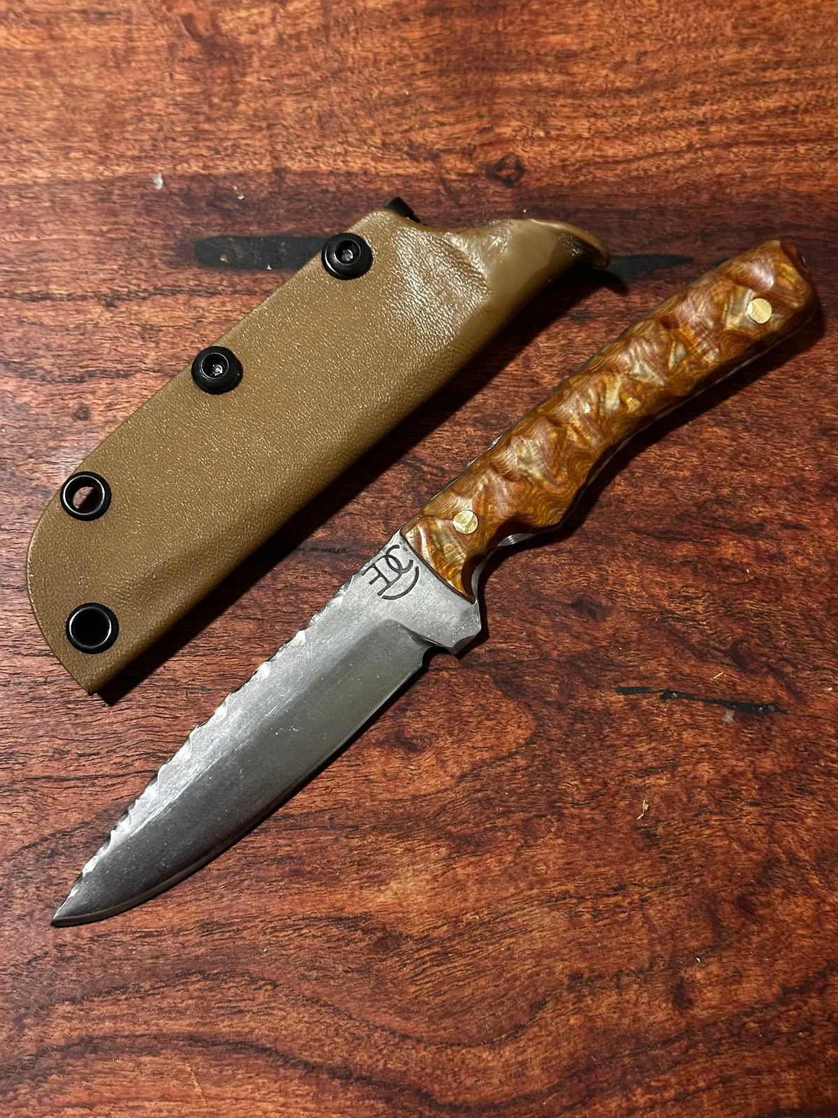 RockinEDC El Cazador – 80CrV2 Stonewashed Fixed Blade Multicolor Paper Micarta Deaert Brown Kydex