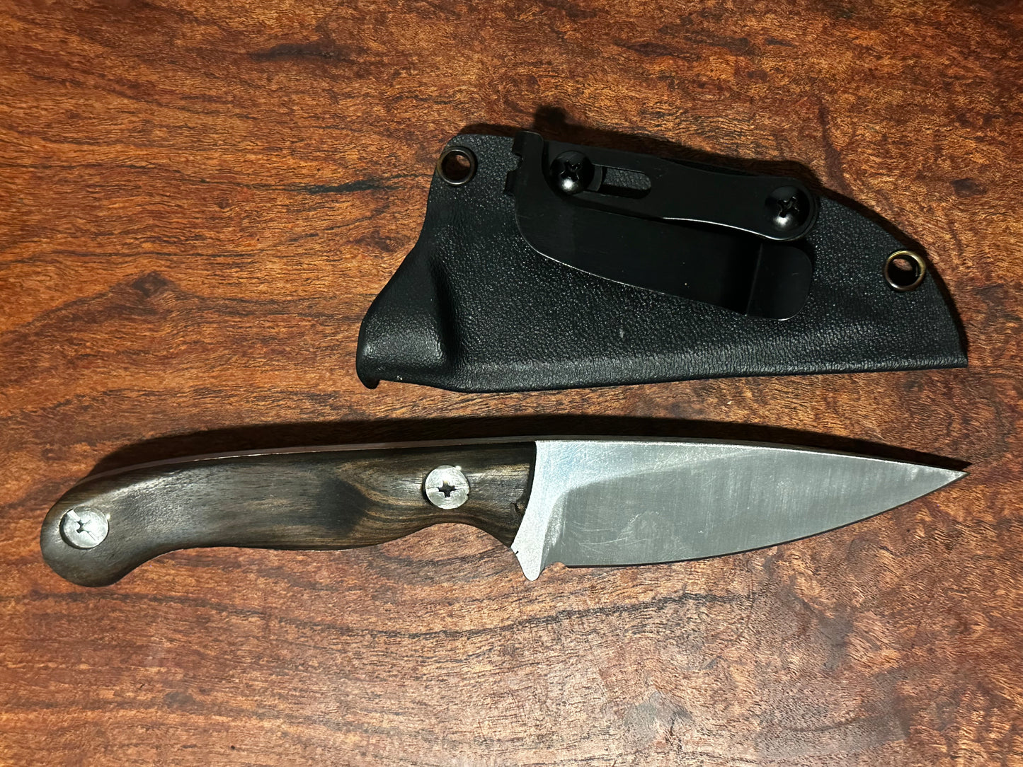 Bracero Fixed Blade Hunting Knife – 8Cr13MoV Steel w/ Claro Walnut Handle & Leather Sheath
