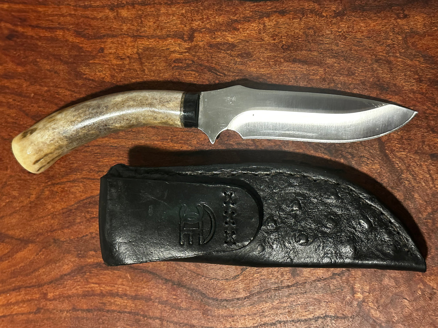 RockinEDC Handmade D2 Steel Hunting Knife – Whitetail Antler Handle w/ Handmade Floral Pattern Leather Sheath (005)