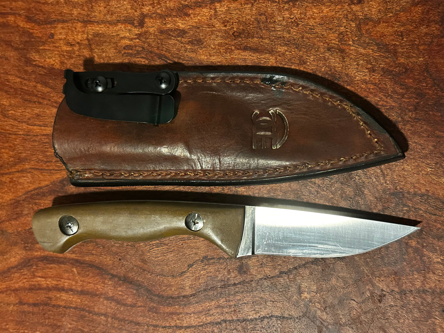 Fixed Blade Hunting Knife – 8Cr13MoV Steel w/ Brown Handle & Leather Sheath