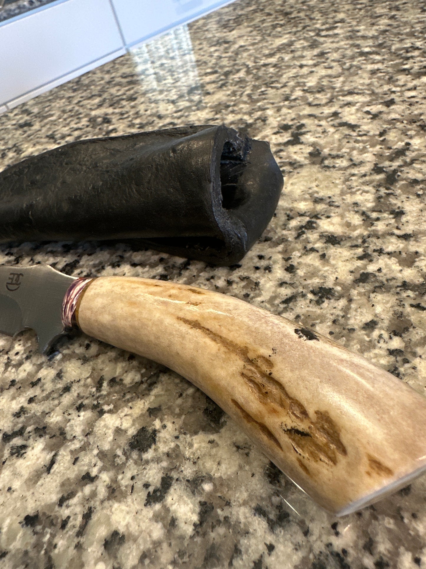 RockinEDC Handmade D2 Steel Hunting Knife – Whitetail Antler Handle w/ Handmade Ostrich Pattern Leather Sheath (002)