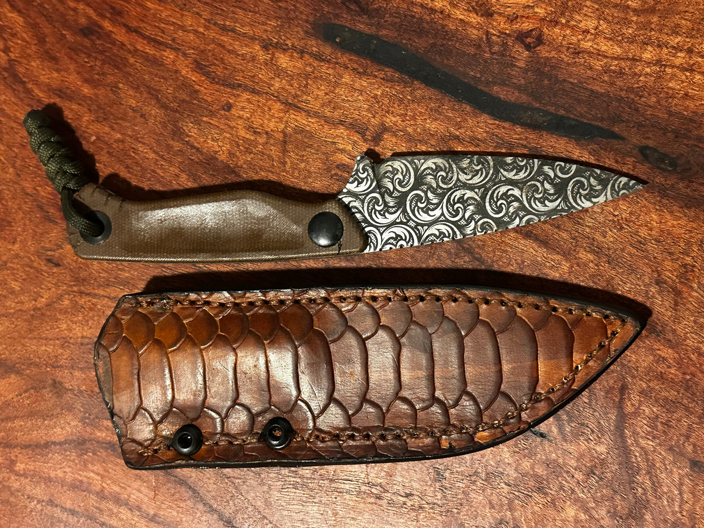 Bracero Fixed Blade Hunting Knife – 8Cr13MoV Steel Floral w/ Brown G10 Handle & Leather Sheath
