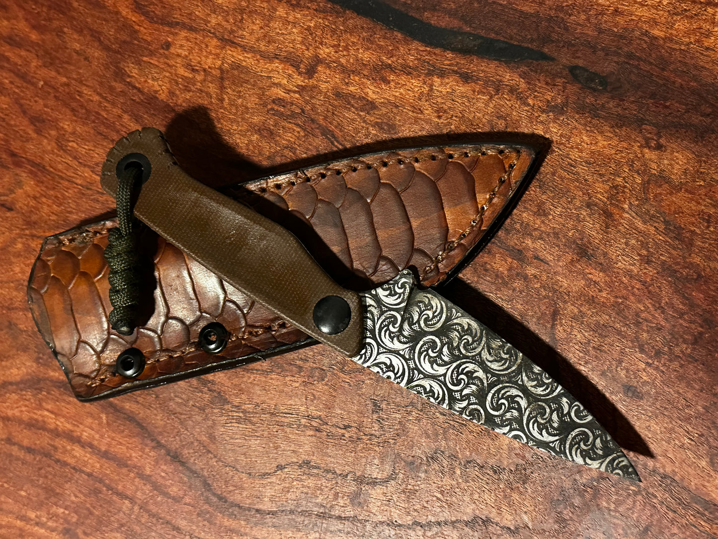 Bracero Fixed Blade Hunting Knife – 8Cr13MoV Steel Floral w/ Brown G10 Handle & Leather Sheath