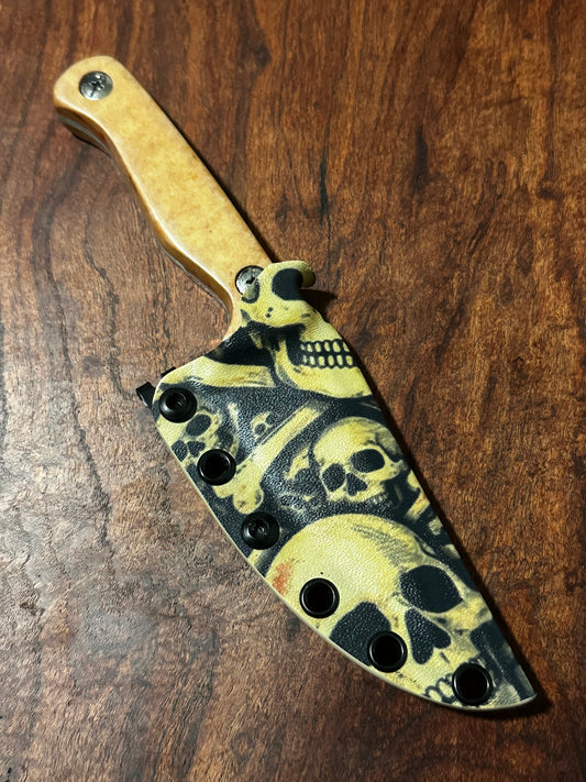Bracero Fixed Blade Hunting Knife 8Cr13MoV Steel w/ Tan Handle Skull & Bones Sheath