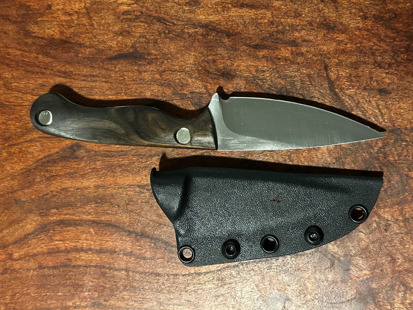 Bracero Fixed Blade Hunting Knife – 8Cr13MoV Steel w/ Claro Walnut Handle & Leather Sheath